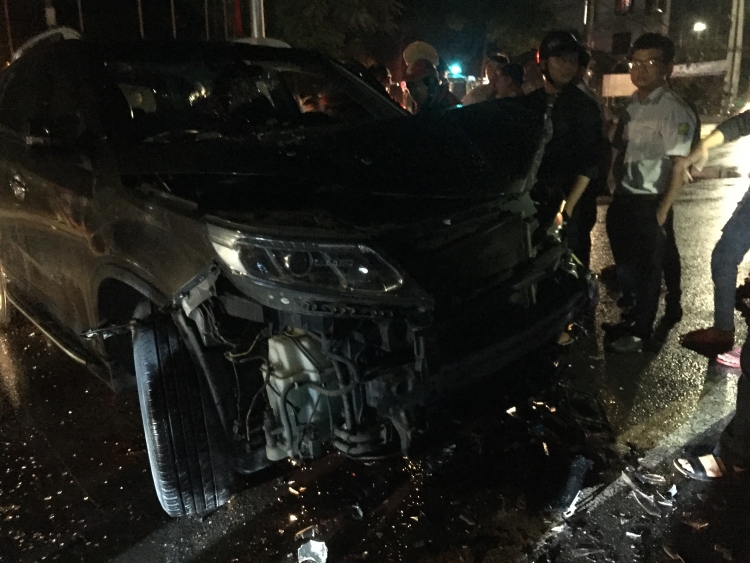 hoi an tai nan giao thong dem giao thua hai xe o to bien dang