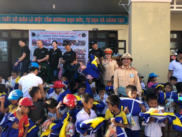 Nhiều hoạt động hướng tới cộng đồng của Outlander miền Trung