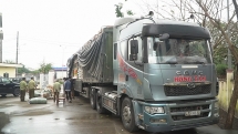 Quảng Nam: Xe tải chở trên 2 tấn hàng "vượt" chốt trực
