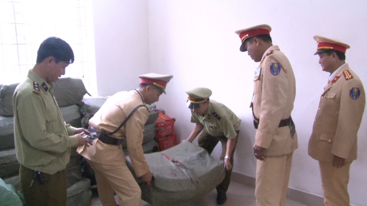 Huế: Phát hiện lô hàng đồ chơi trẻ em nguy hiểm, bạo lực