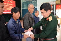 Thượng tướng Lê Chiêm chúc tết, tặng quà tại Quảng Nam