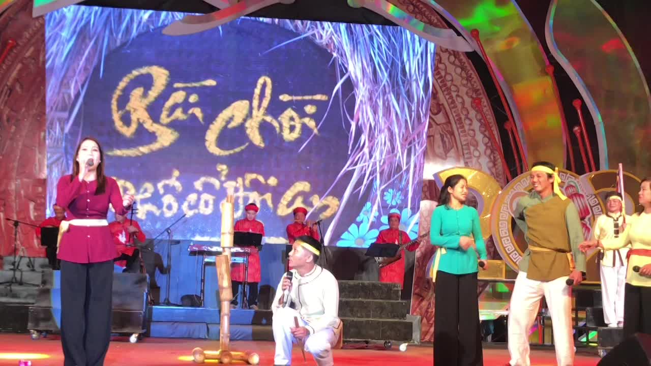 Phổ cổ Hội An tưng bừng thời khắc giao thừa