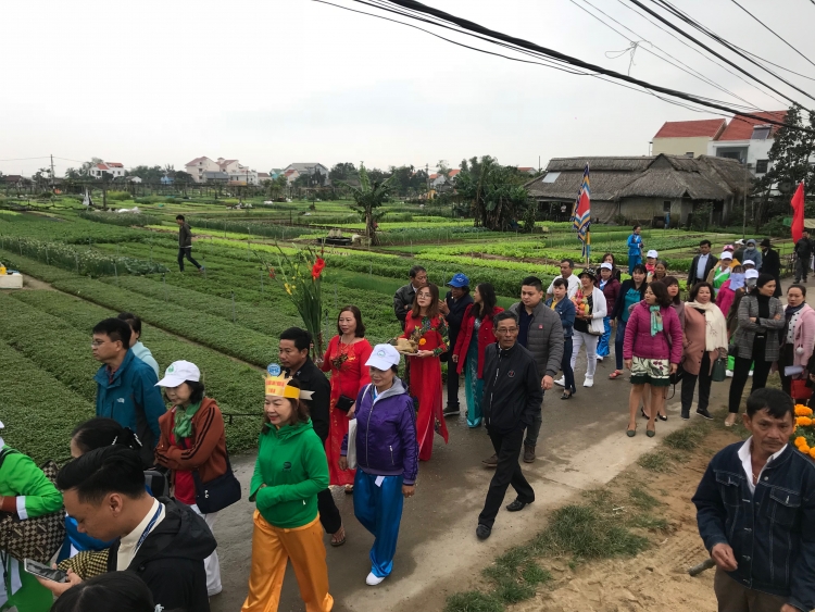 dac sac le cau bong lang rau tra que o hoi an