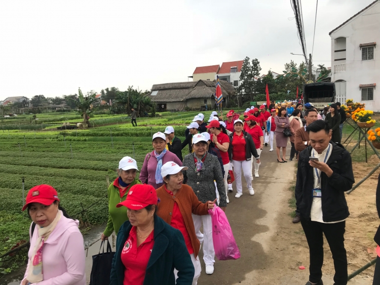 dac sac le cau bong lang rau tra que o hoi an