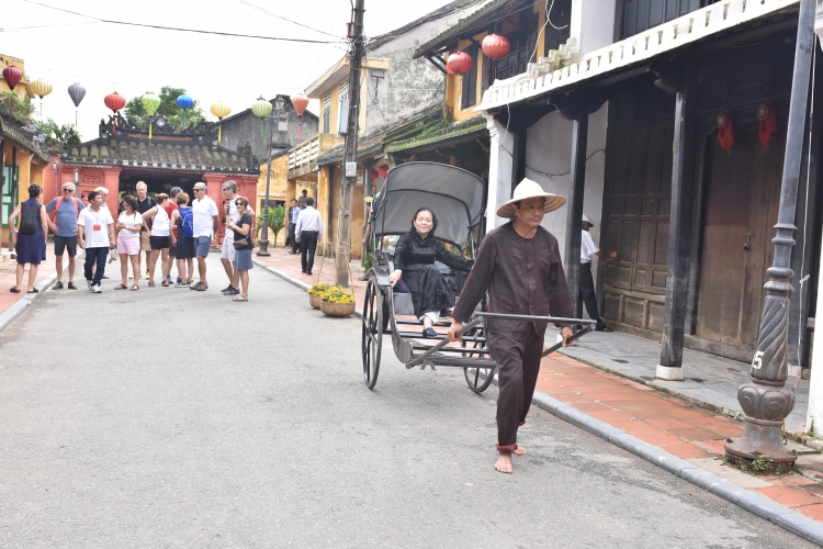 khach du lich toi hoi an giam khoang 20 do anh huong dich corona