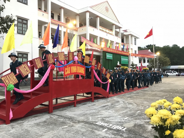 quang nam hang ngan tan binh no nuc len duong nhap ngu