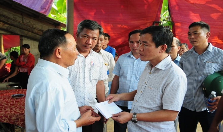 Hỗ trợ 12 triệu đồng cho mỗi nạn nhân trong vụ lật thuyền ở Thừa Thiên Huế