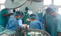 Phẫu thuật cắt gan lớn thành công cho 2 cháu bé ung thư