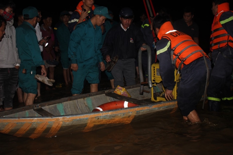 Quảng Nam: Đã tìm thấy 6 nạn nhân trong vụ lật thuyền trên sông Vu Gia