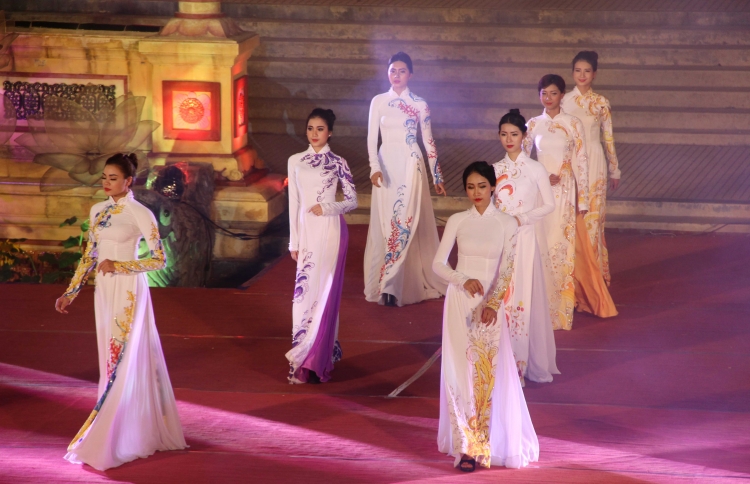 Huế miễn 100% vé cho phụ nữ mặc áo dài tham quan các điểm di tích dịp 8/3