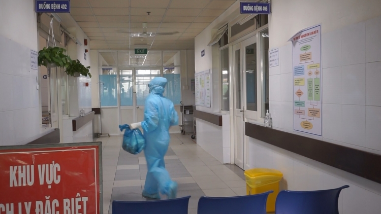 4 người cùng chuyến bay với cô gái nhiễm virus SARS-CoV-2 tới Đà Nẵng  có kết quả âm tính