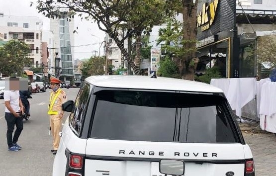 Đà Nẵng: Phát hiện xe ô tô Range Rover lắp biển số giả