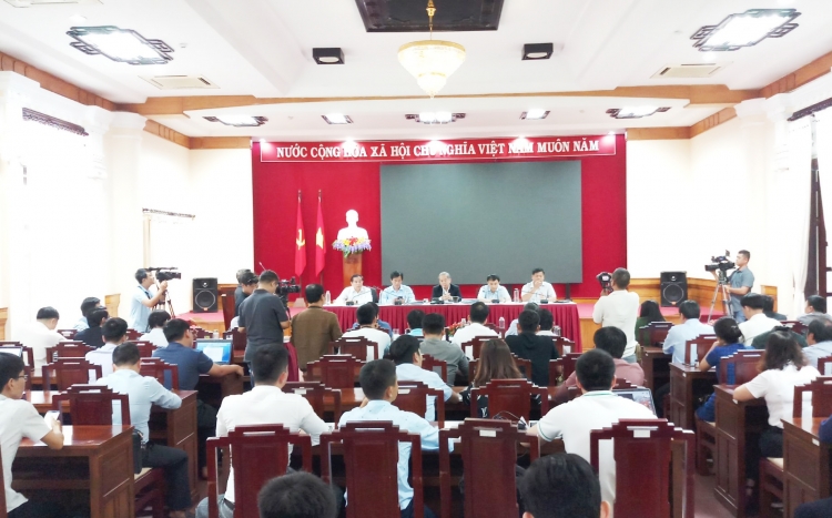 Huế: Cách ly 12 du khách cùng chuyến bay với nữ bệnh nhân nhiễm  virus SARS-CoV-2