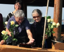 Cuộc đưa tiễn đặc biệt nơi cửa biển