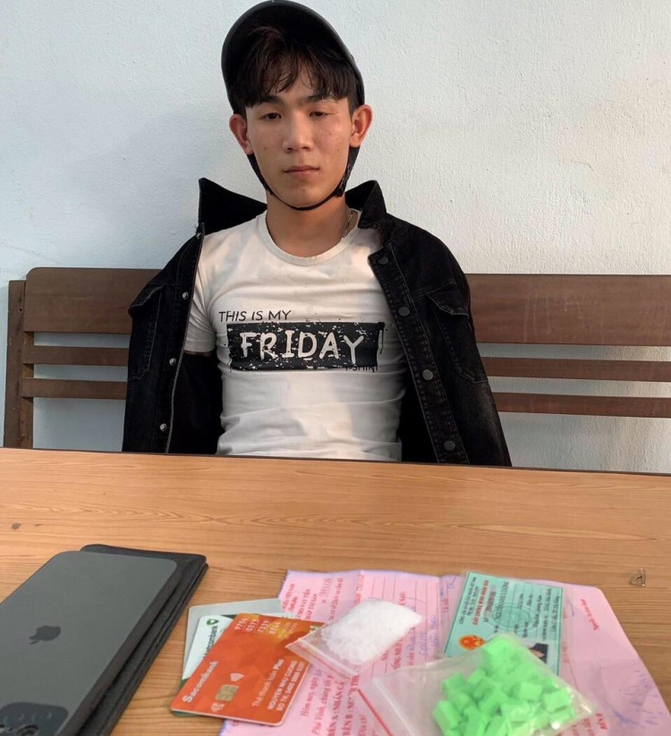 Đi bán hộ ma túy, nam thanh niên Đà Nẵng bị bắt quả tang di ban ho ma tuy nam thanh nien da nang bi bat qua tang