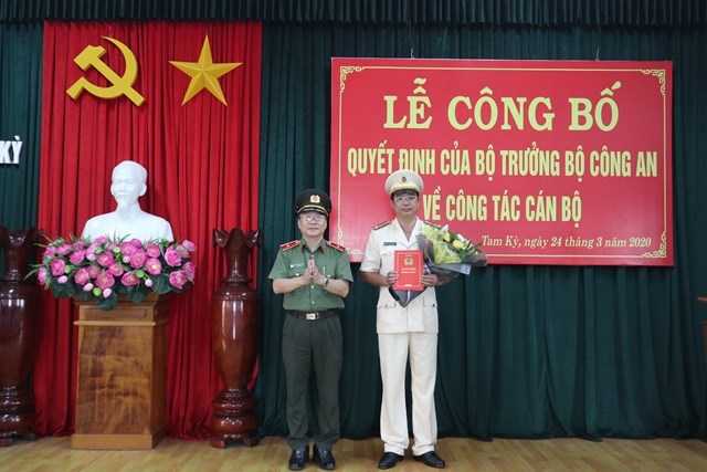 quang nam cong bo quyet dinh dieu dong bo nhiem truong cong an cac don vi dia phuong