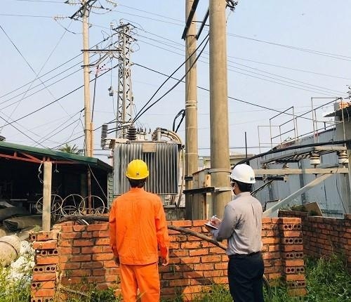 Thừa Thiên Huế khuyến khích người dân không sử dụng tiền mặt thanh toán tiền điện