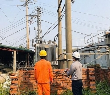 Thừa Thiên Huế khuyến khích người dân không sử dụng tiền mặt thanh toán tiền điện