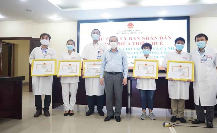 Thừa Thiên Huế khen thưởng y, bác sĩ xuất sắc trong phòng chống dịch Covid - 19