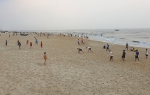 Lập chốt ngăn người dân tắm biển phòng dịch Covid-19