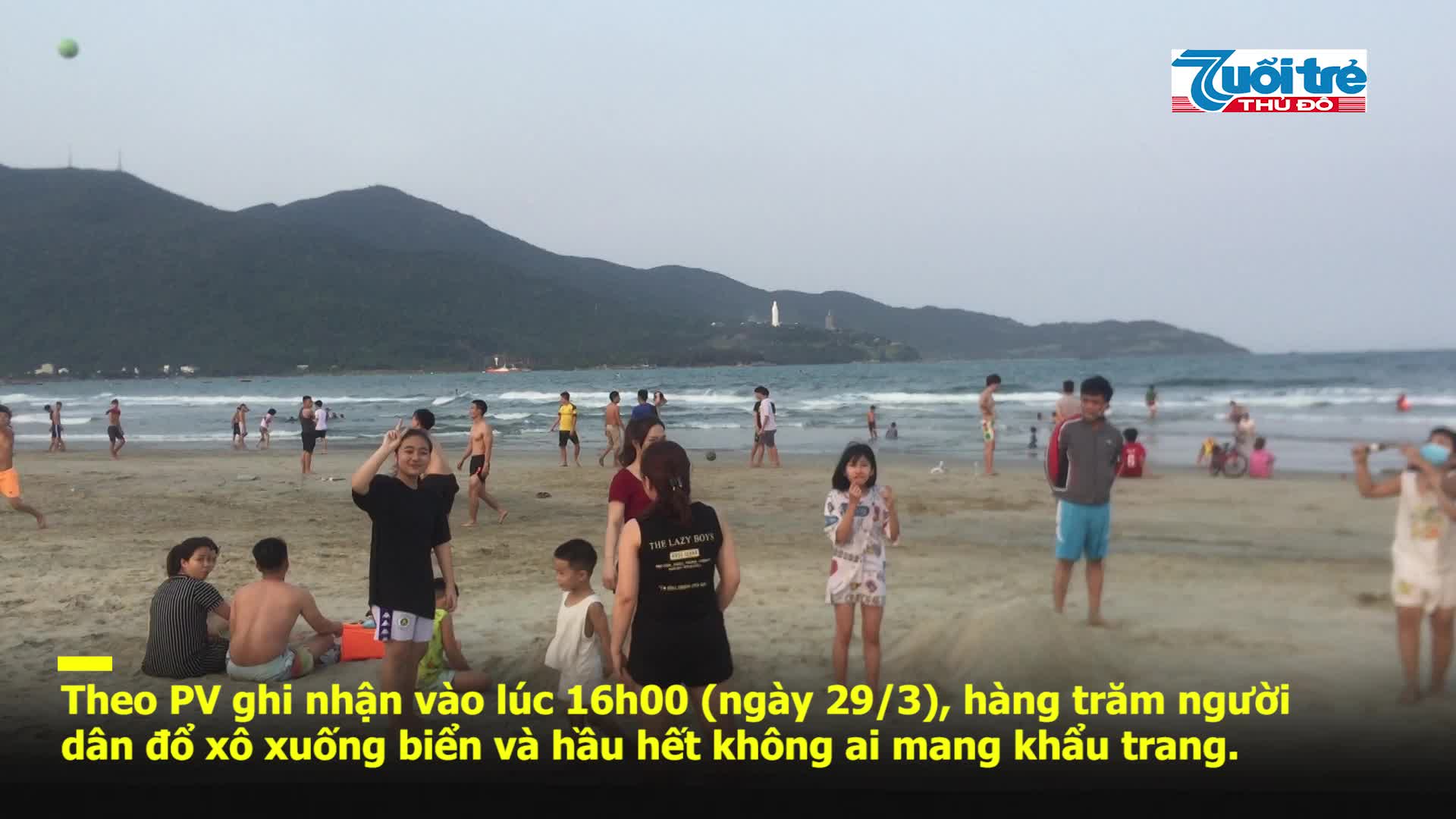 Bất chấp lệnh cấm, bãi biển Đà Nẵng vẫn đông người