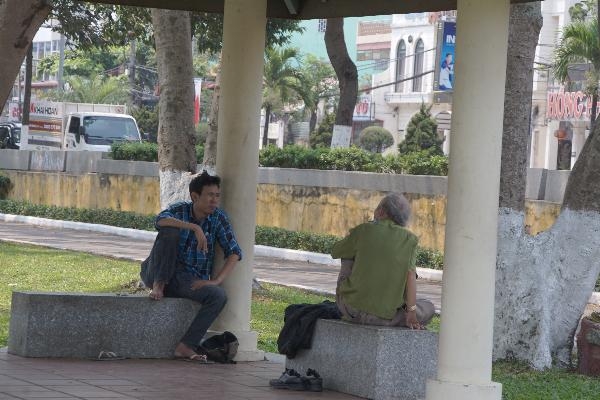 da nang nhieu truong hop van khong deo khau trang o noi cong cong