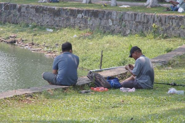 da nang nhieu truong hop van khong deo khau trang o noi cong cong