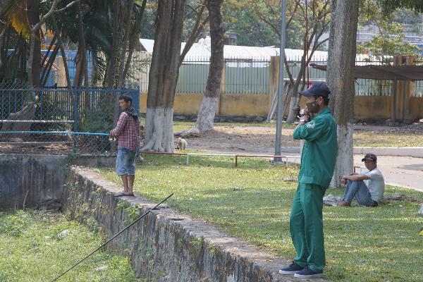 da nang nhieu truong hop van khong deo khau trang o noi cong cong