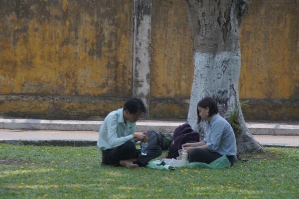 da nang nhieu truong hop van khong deo khau trang o noi cong cong