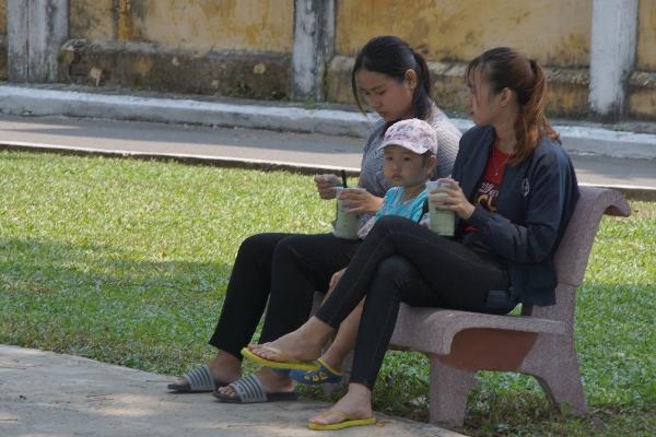 da nang nhieu truong hop van khong deo khau trang o noi cong cong