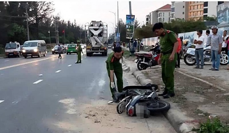 Nữ công nhân tử vong sau va chạm với xe bồn chở bê tông