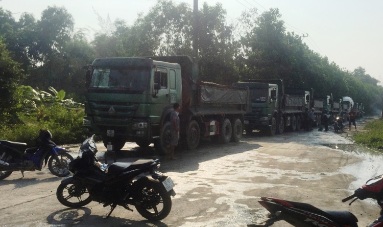 Quảng Nam: Người dân chặn đường phản đối Công ty Việt Hàn gây ô nhiễm