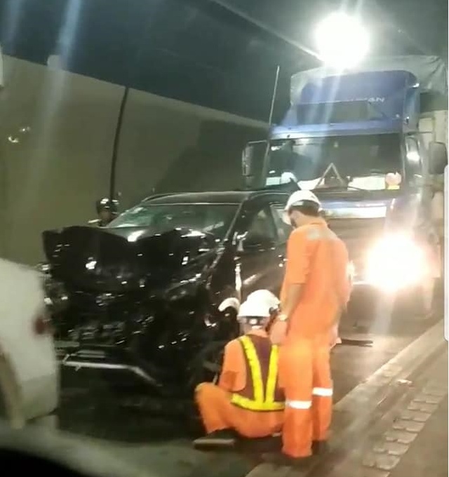 Tai nạn liên hoàn trong hầm Hải Vân khiến 2 người bị thương
