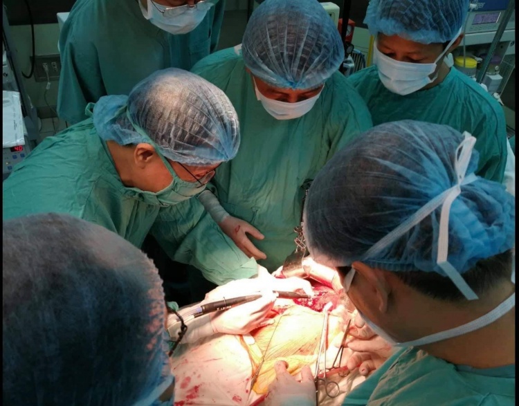 Lần đầu tiên sử dụng dao mổ SonaStar trong phẫu thuật gan
