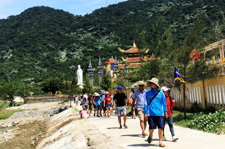 hoi an gan 7000 luot du khach den cu lao cham trong 3 ngay nghi le