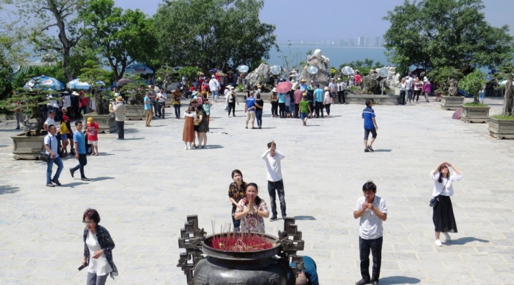 Đà Nẵng: Du lịch tâm linh hút khách trong kỳ nghỉ lễ