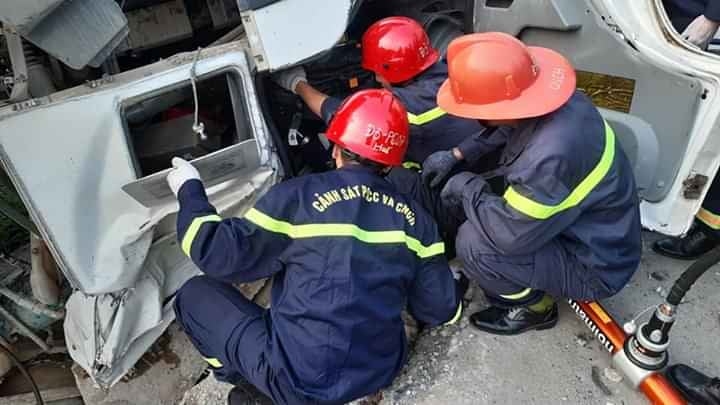 Thừa Thiên Huế: Xe bồn lao xuống vực, tài xế tử vong tại chỗ