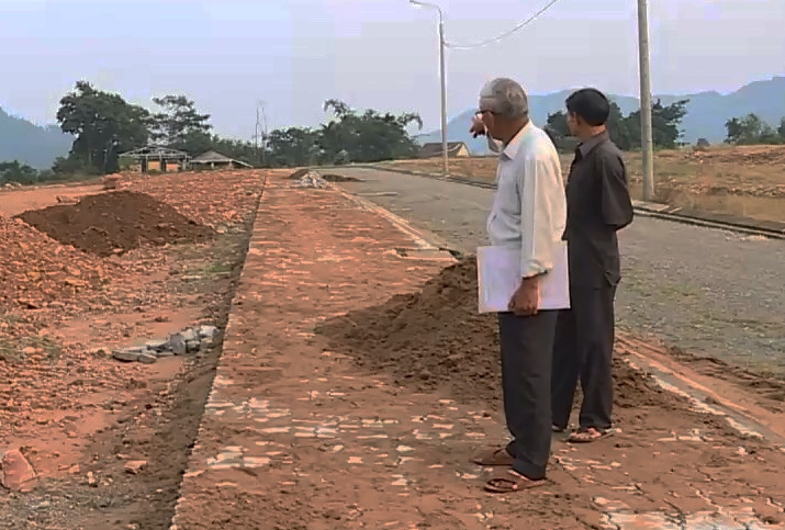 Đà Nẵng: Khu TĐC Trung tâm xã Hòa Bắc, 1/3 diện tích đất bị nghiêng không thể làm nhà là đúng thiết kế?