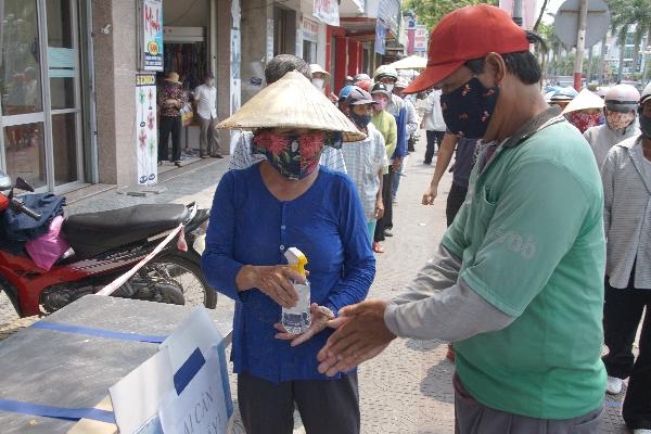 da nang nhung suat com tinh nghia am long trong mua dich covid 19