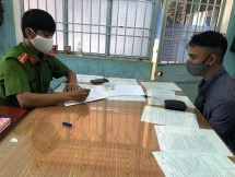 Đà Nẵng: Làm rõ nhóm thanh niên dàn hàng ngang chạy xe máy bằng 1 bánh vượt đèn đỏ