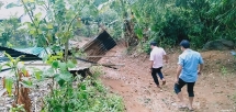 Lốc xoáy vừa xảy ra ở Thừa Thiên Huế, nhiều nhà dân hư hỏng nặng