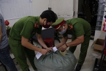 da nang tam giu 3000 khau trang nghi san xuat chui