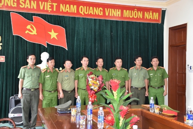 bat giu 2 ten cuop ngan hang cong an binh son duoc giam doc cong an tinh quang nam khen thuong