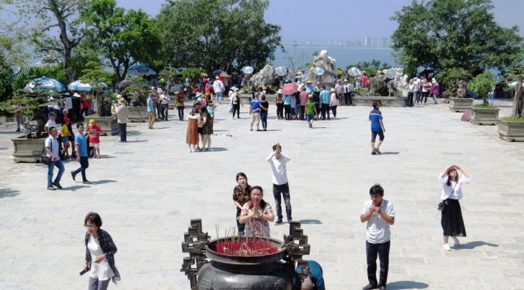 gan 400 ngan luot du khach den da nang nghi le