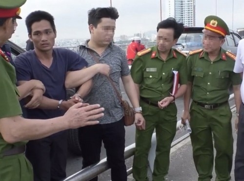 dien bien vu cha giet con gai ruot vut xac xuong song han