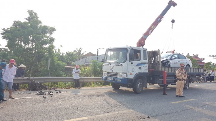 Quảng Nam: Taxi tông xe máy văng hàng chục mét, một người tử vong tại chỗ