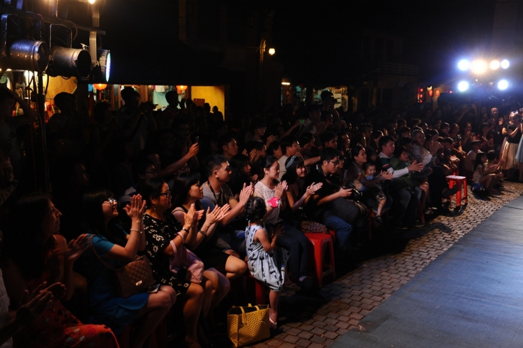 1000 nghe si tham gia hoi thi hop xuong quoc te tai pho co hoi an