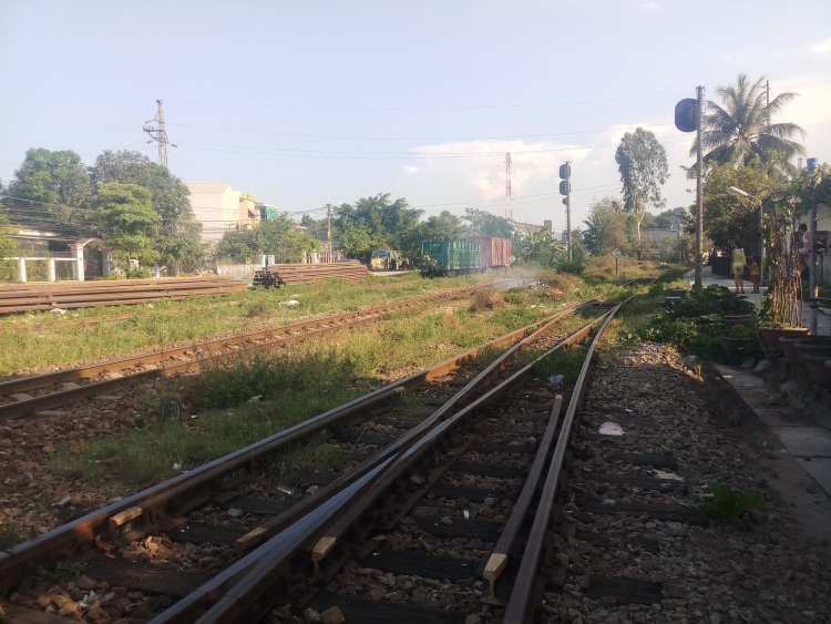 Đà Nẵng: Nam thanh niên bị tàu SE1 tông tử vong trên đường ray