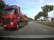 Đã tìm ra chủ xe đầu kéo ngang nhiên chạy ngược chiều ở Đà Nẵng
