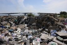 Rác thải và xà bần bủa vây vùng ven Đà Nẵng